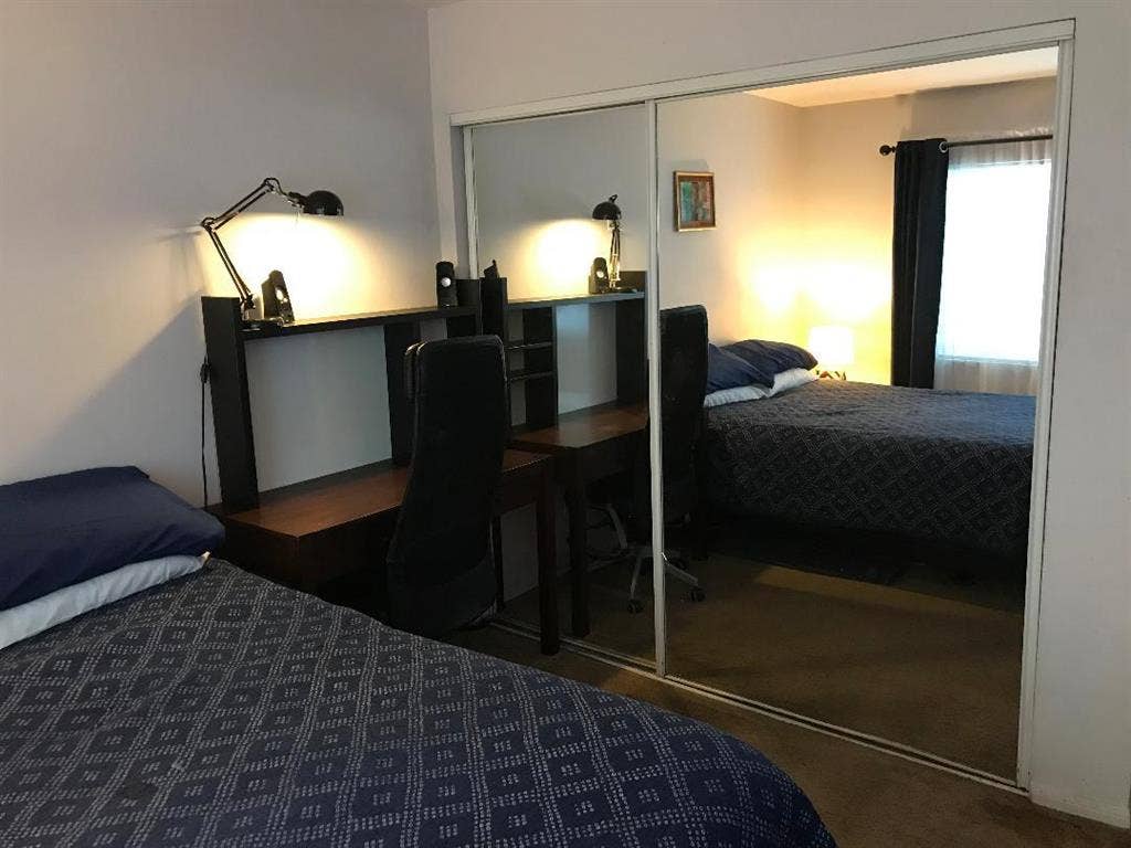 SPACIOUS ROOM IN TOWNHOUSE VAN NUYS