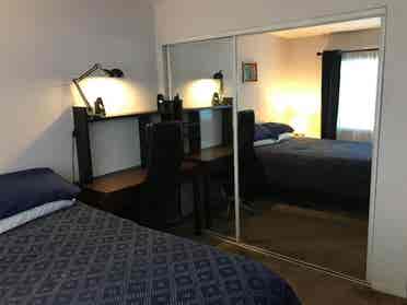 SPACIOUS ROOM IN TOWNHOUSE VAN NUYS