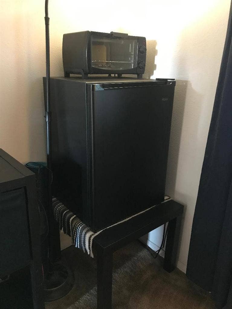 SPACIOUS ROOM IN TOWNHOUSE VAN NUYS