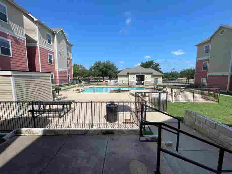 4 BR in Austin
