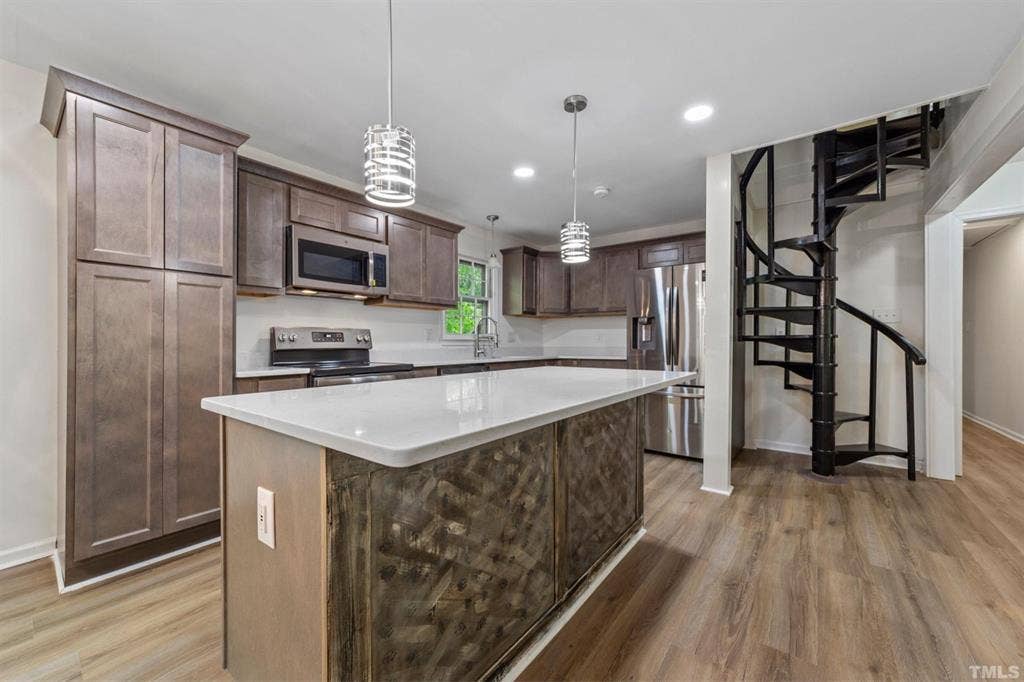 6 BR in Garner