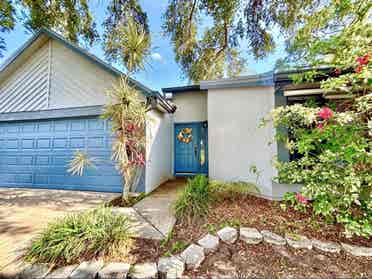 Looking for a  roommate