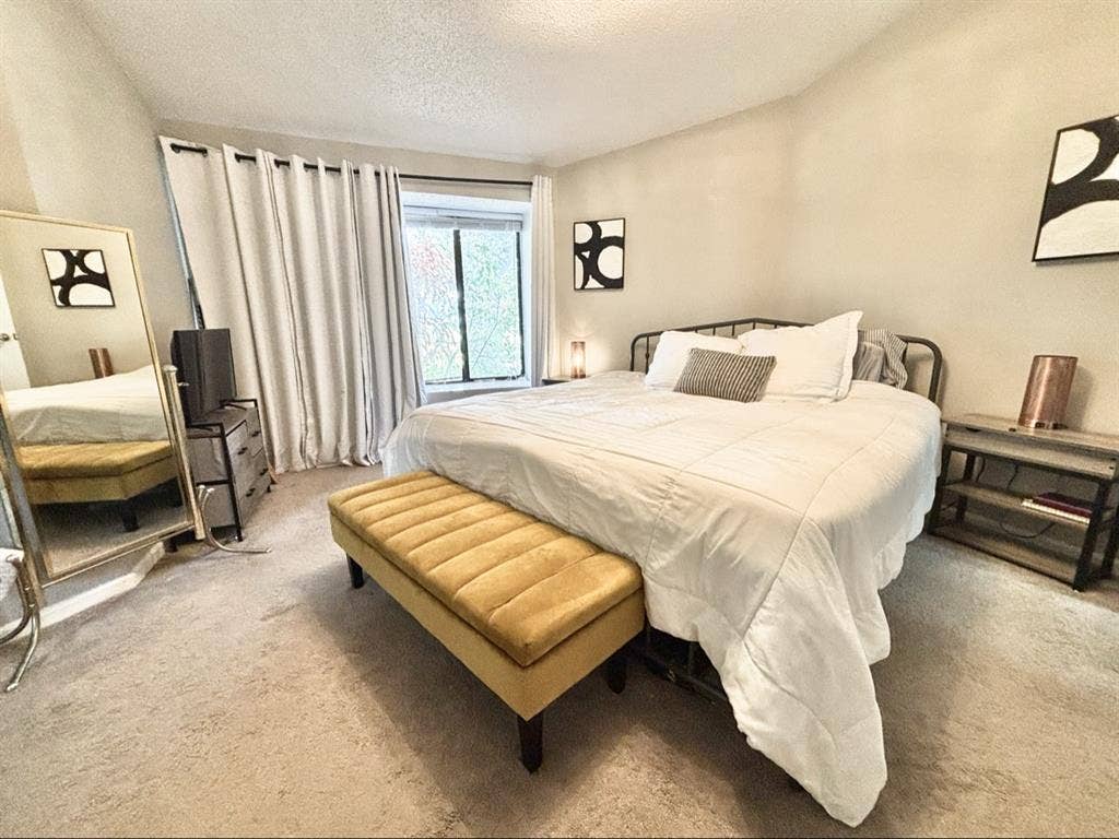 Looking for a  roommate