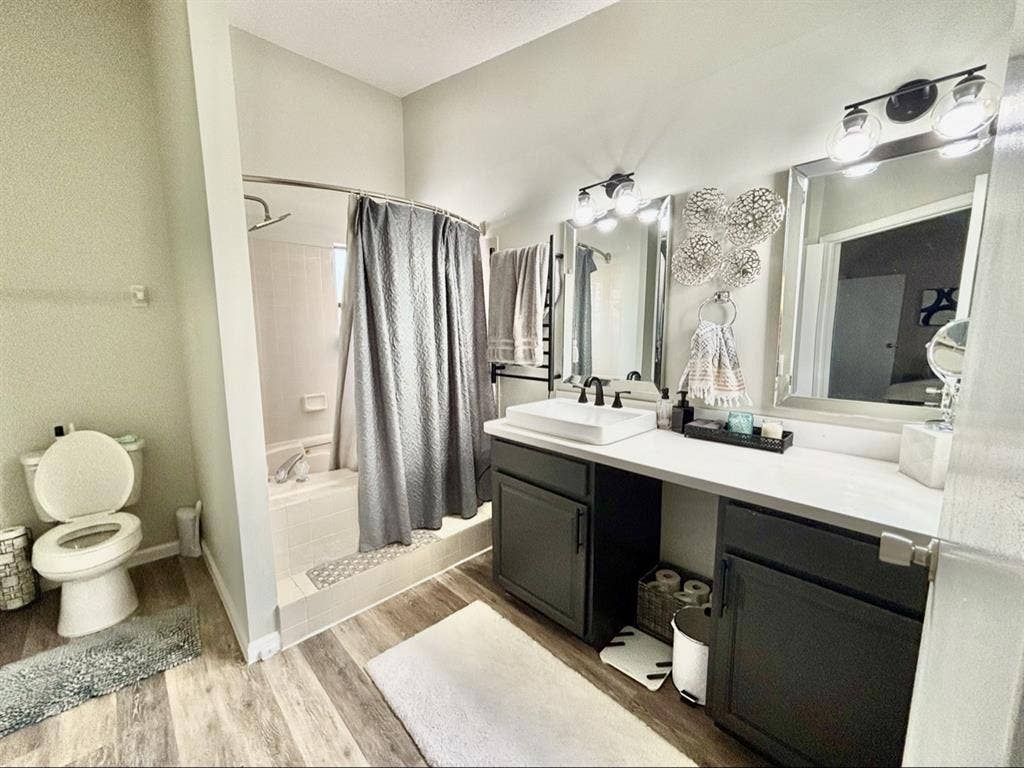 Looking for a  roommate