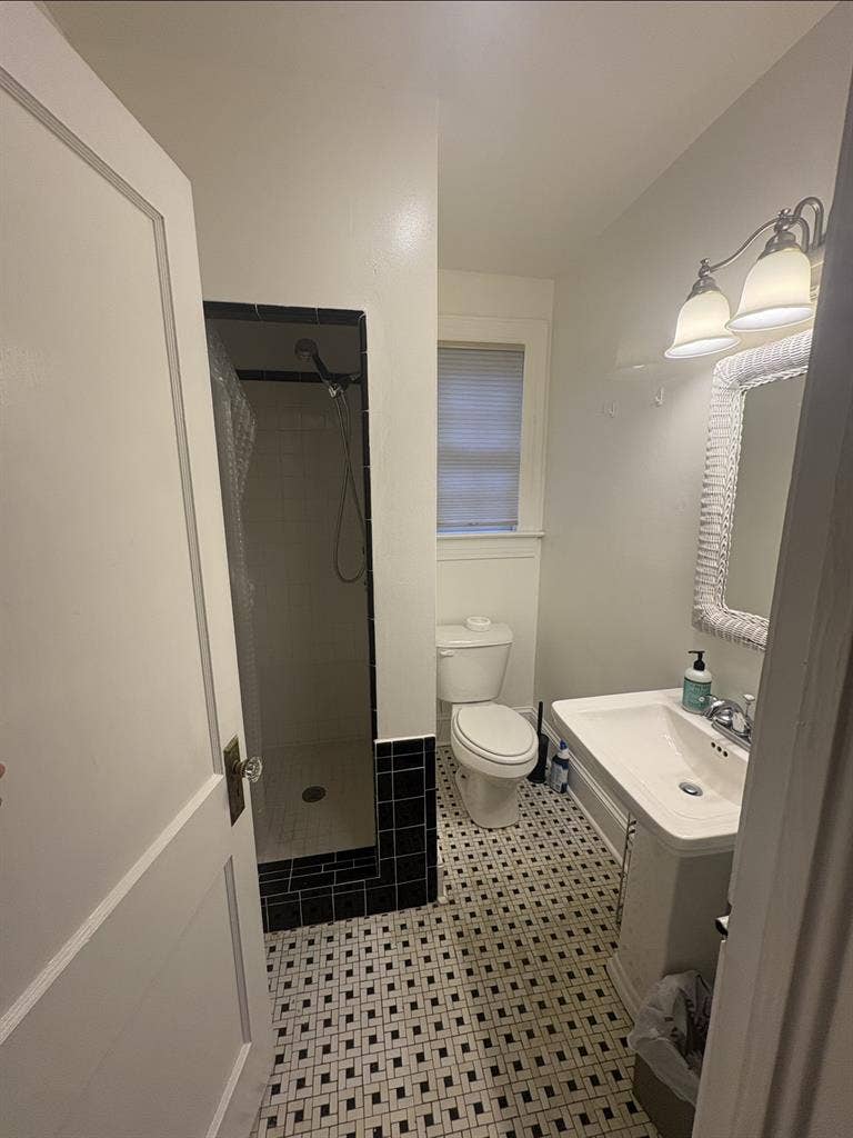 Looking for roomate