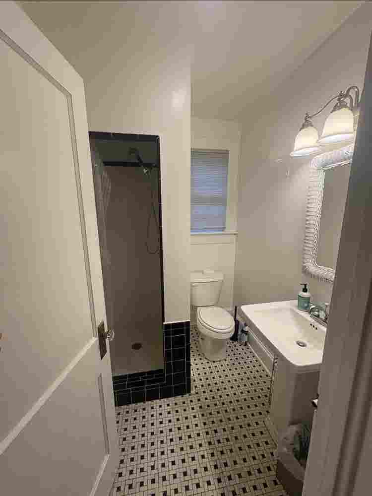 Looking for roomate
