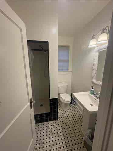 Looking for roomate