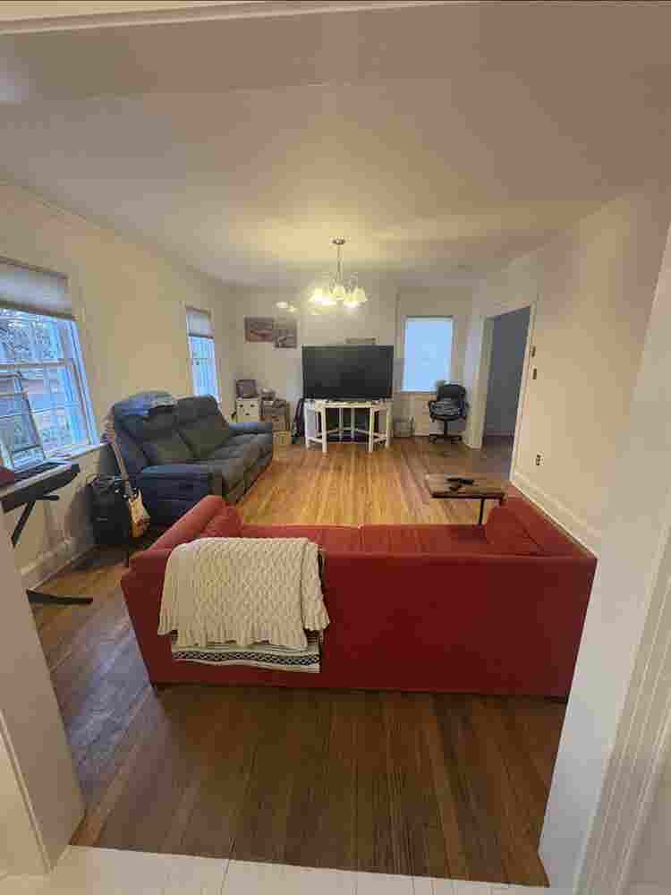 Looking for roomate