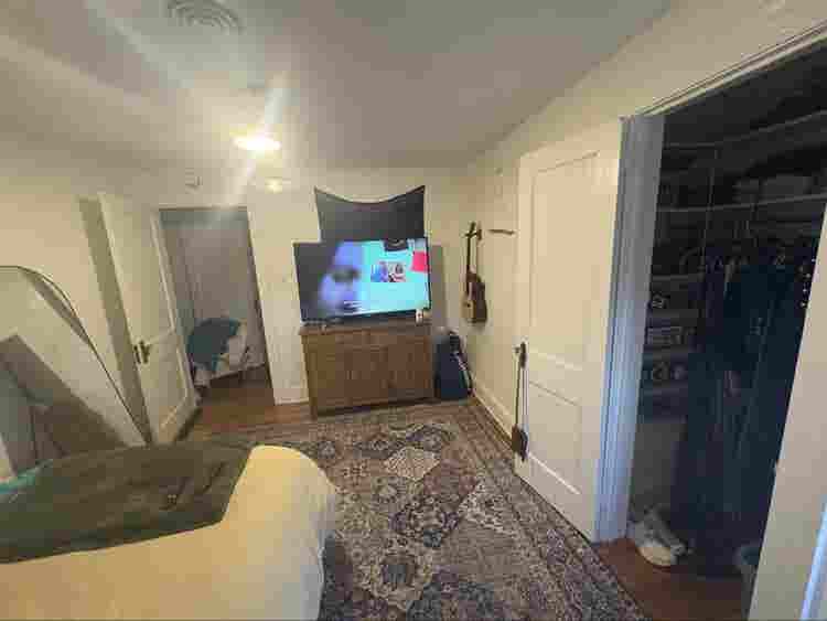 Looking for roomate