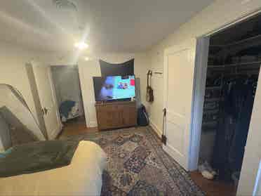 Looking for roomate