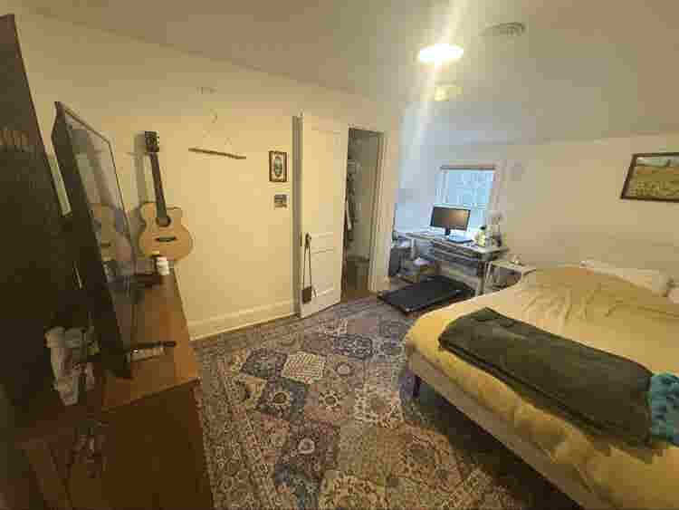 Looking for roomate
