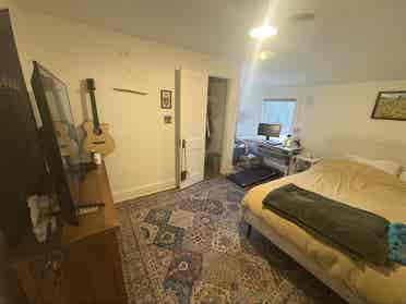 Looking for roomate