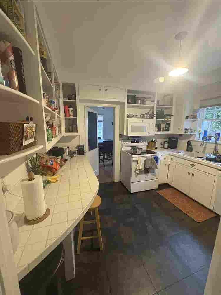 Looking for roomate