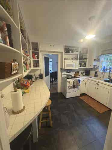 Looking for roomate