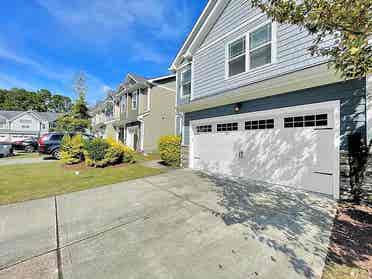 3 BR in Apex