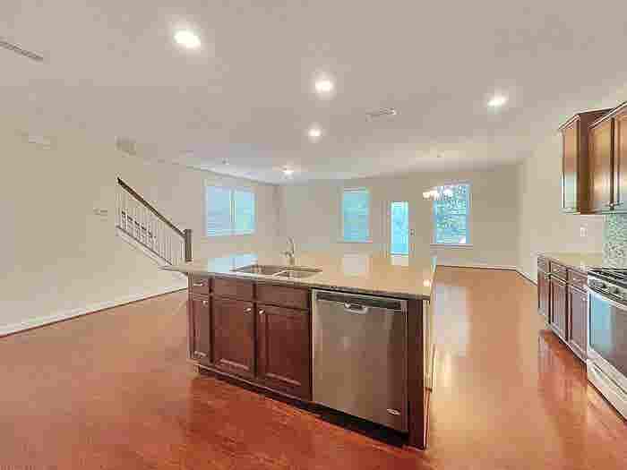 3 BR in Apex