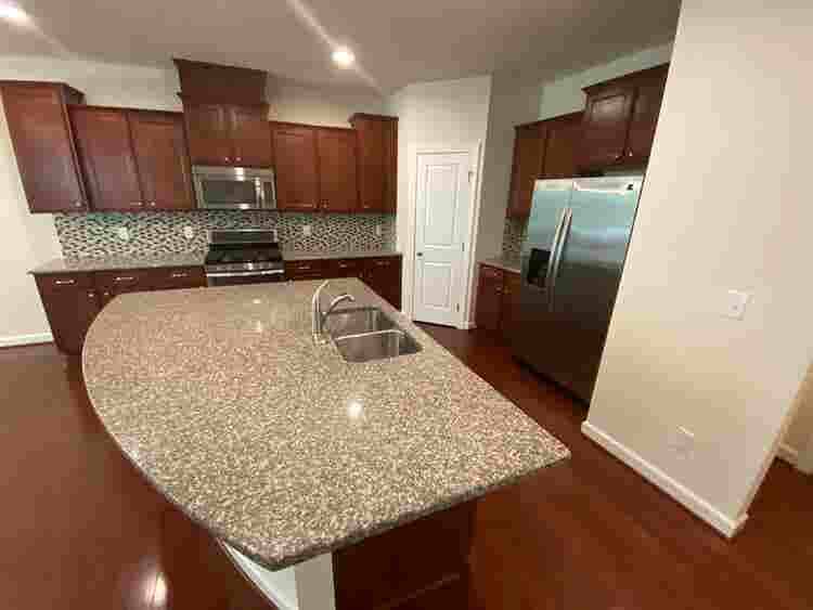 3 BR in Apex