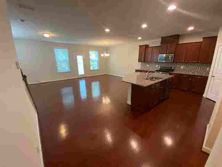 3 BR in Apex