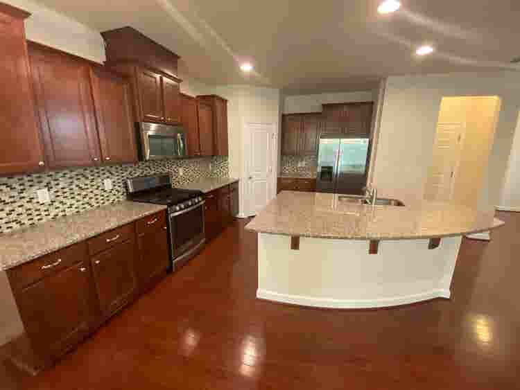 3 BR in Apex