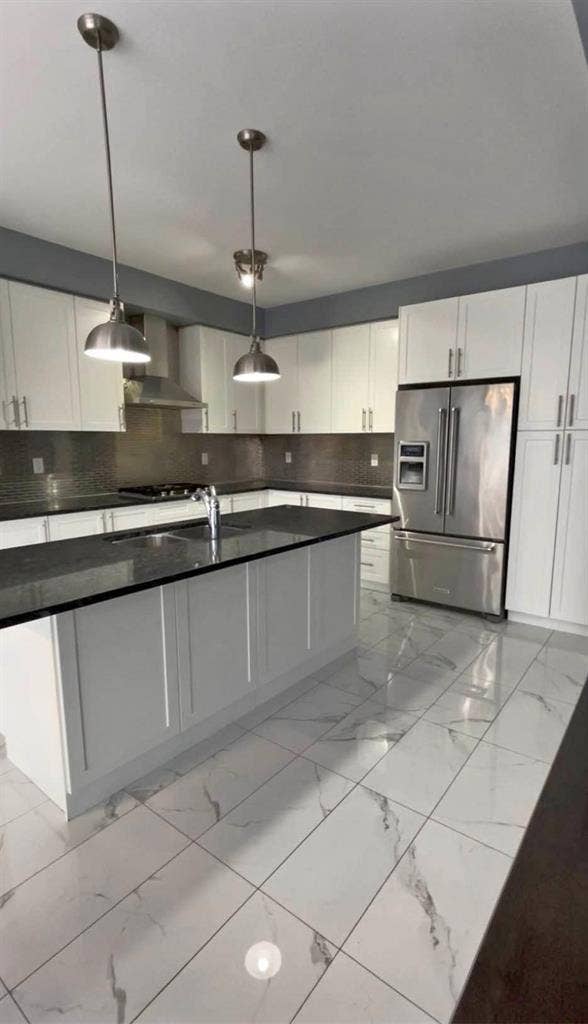 3 Bedrooms in a Detached house.