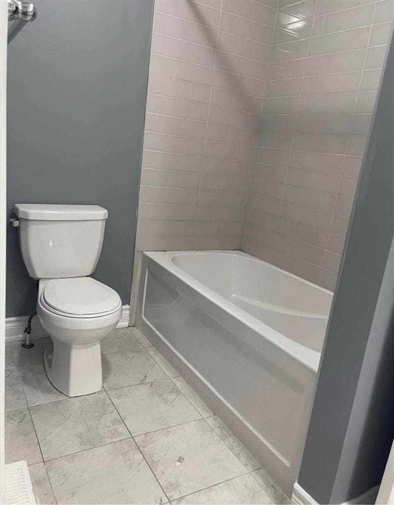 3 Bedrooms in a Detached house.
