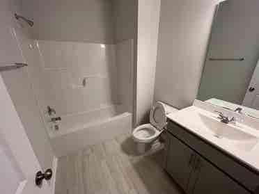 4 BR in Apex