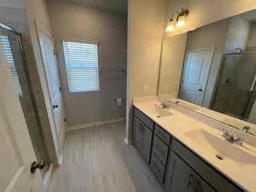4 BR in Apex