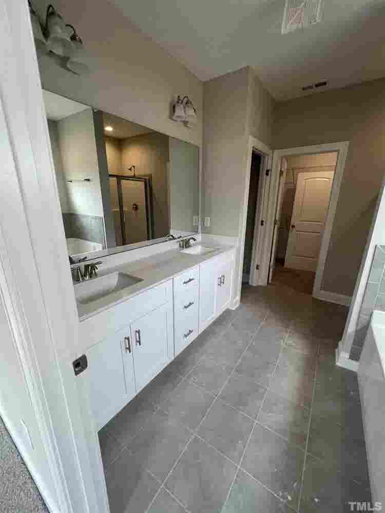 5 BR in Clayton