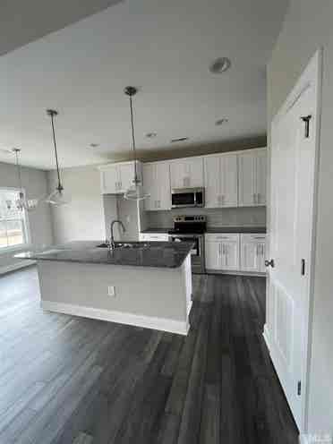 5 BR in Clayton
