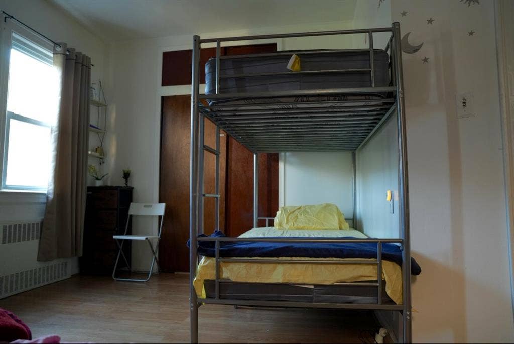 Privet Room &amp; Sharing Bunk Bed