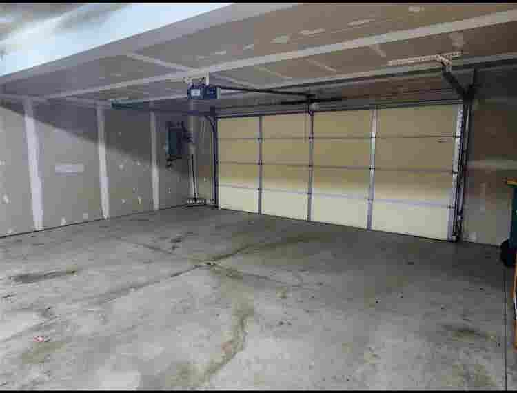 Spacious Rooms Available for Rent!