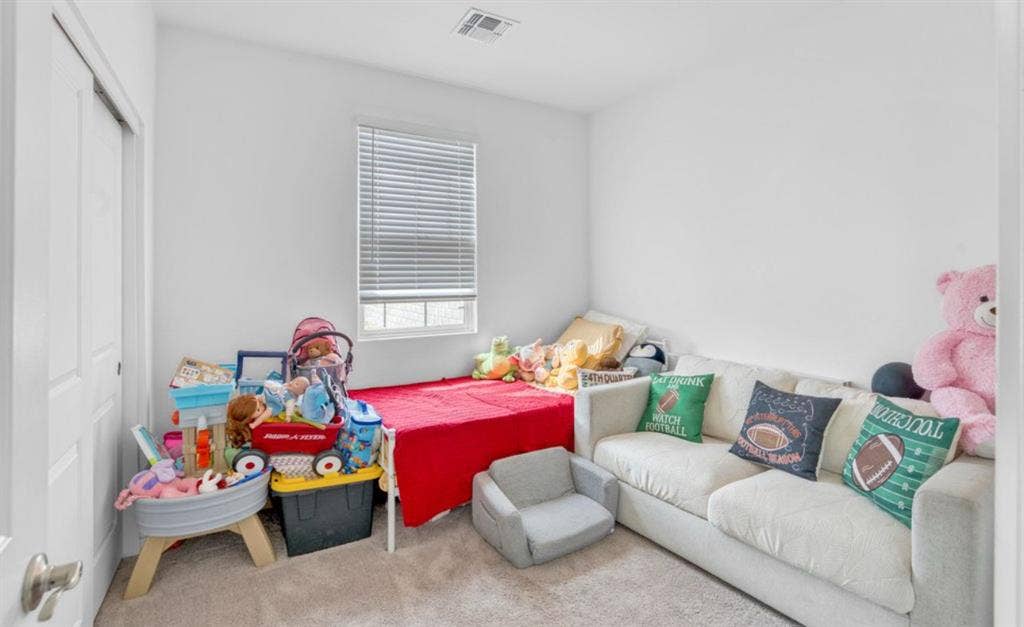 Rooms for rent . We got 3 available