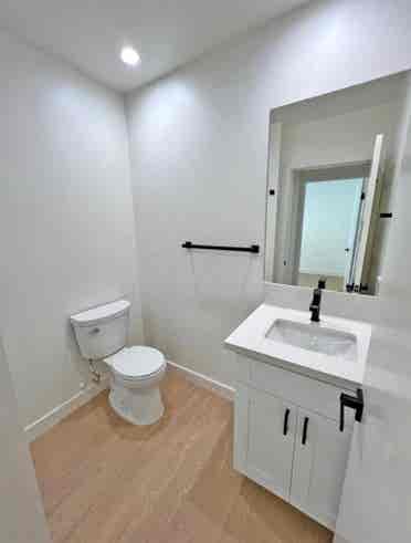 Santa Monica Private Room/Bathroom