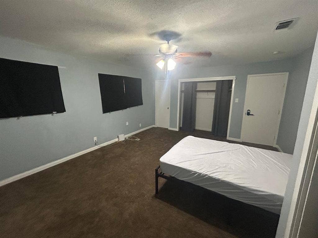 Large Room + office + own bathroom