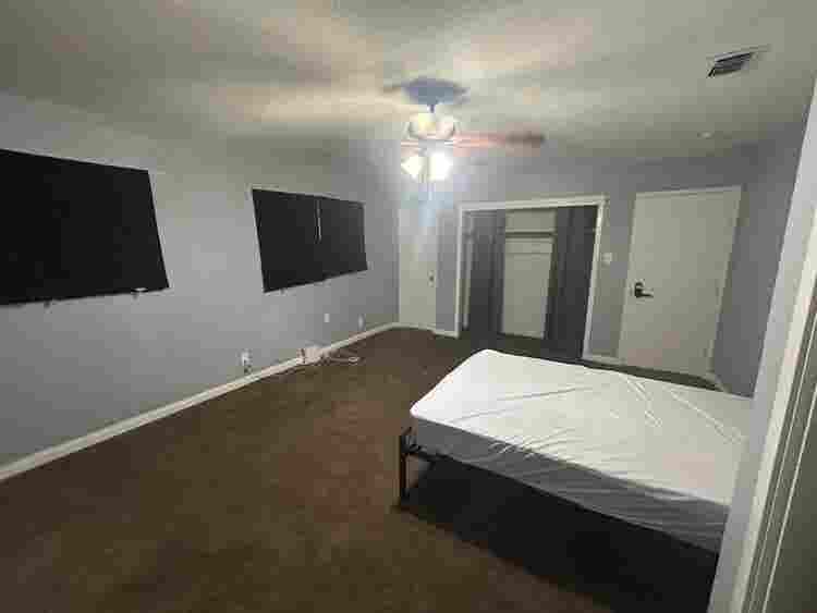 Large Room + office + own bathroom