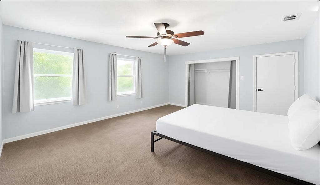 Large Room + office + own bathroom