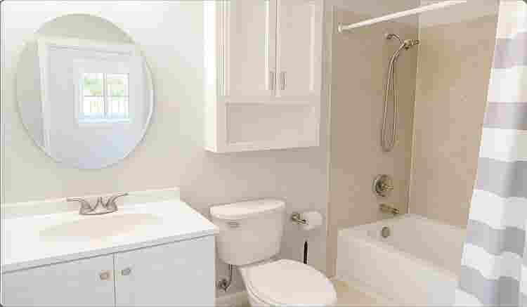 Large Room + office + own bathroom
