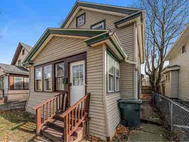 Spacious 3 bedroom ready now.