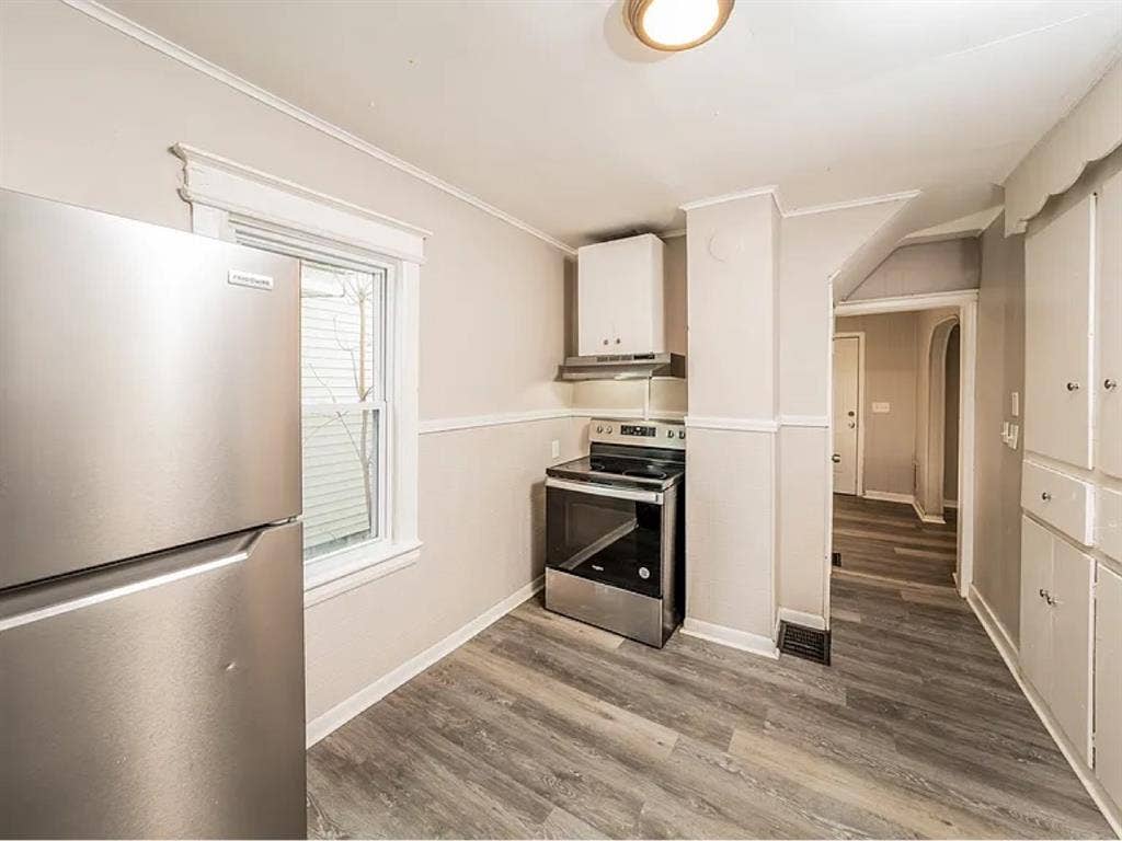 Spacious 3 bedroom ready now.