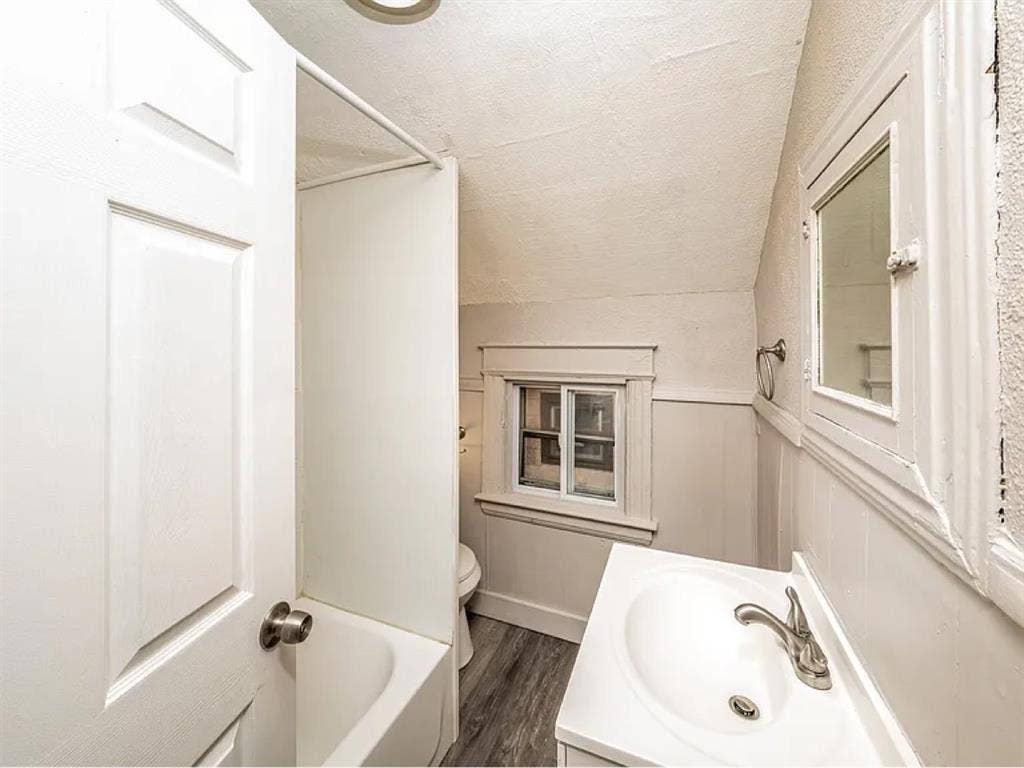 Spacious 3 bedroom ready now.