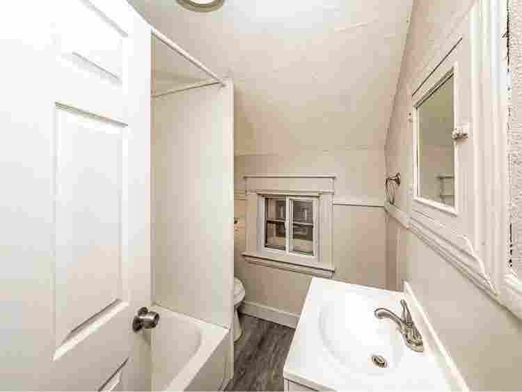 Spacious 3 bedroom ready now.