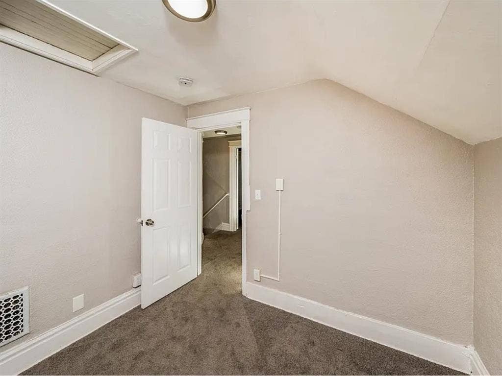 Spacious 3 bedroom ready now.