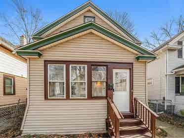 Spacious 3 bedroom ready now.
