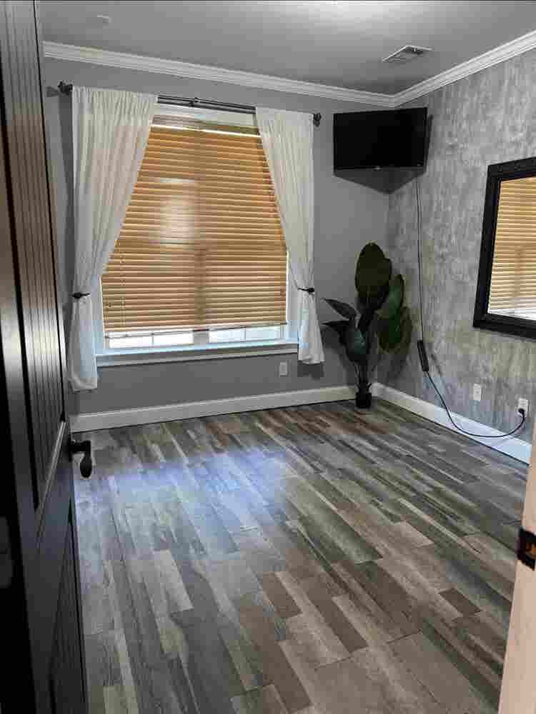 2 Rooms w/Priv Bathrooms for rent