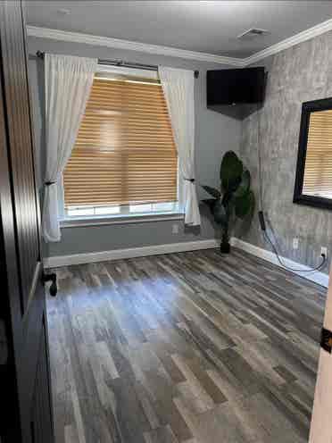 2 Rooms w/Priv Bathrooms for rent