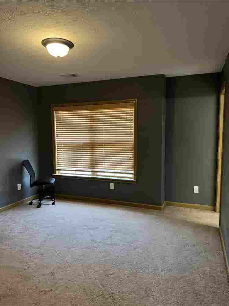 2 Rooms w/Priv Bathrooms for rent