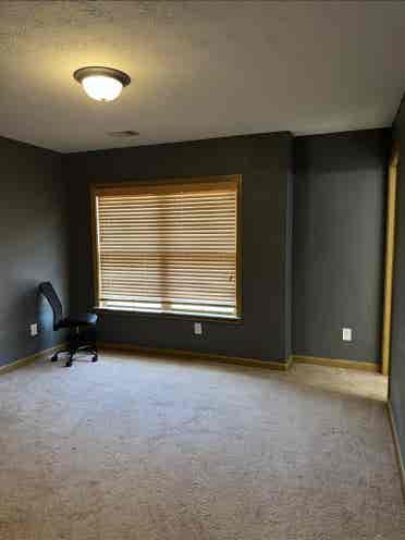 2 Rooms w/Priv Bathrooms for rent