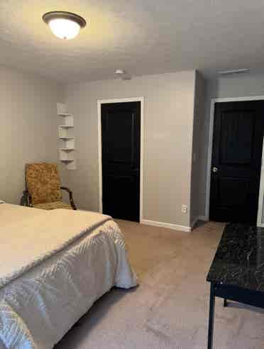 2 Rooms w/Priv Bathrooms for rent