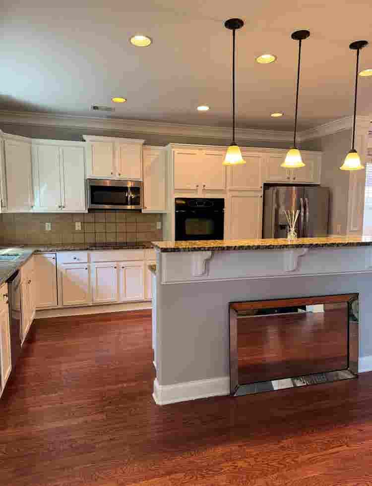 2 Rooms w/Priv Bathrooms for rent