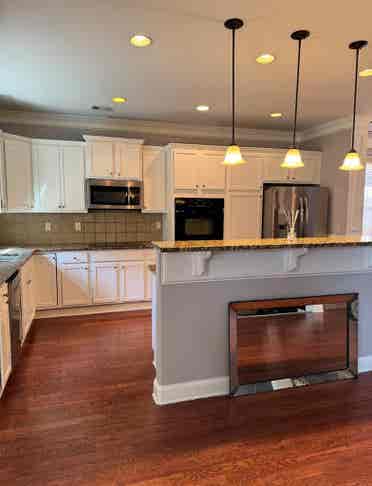 2 Rooms w/Priv Bathrooms for rent